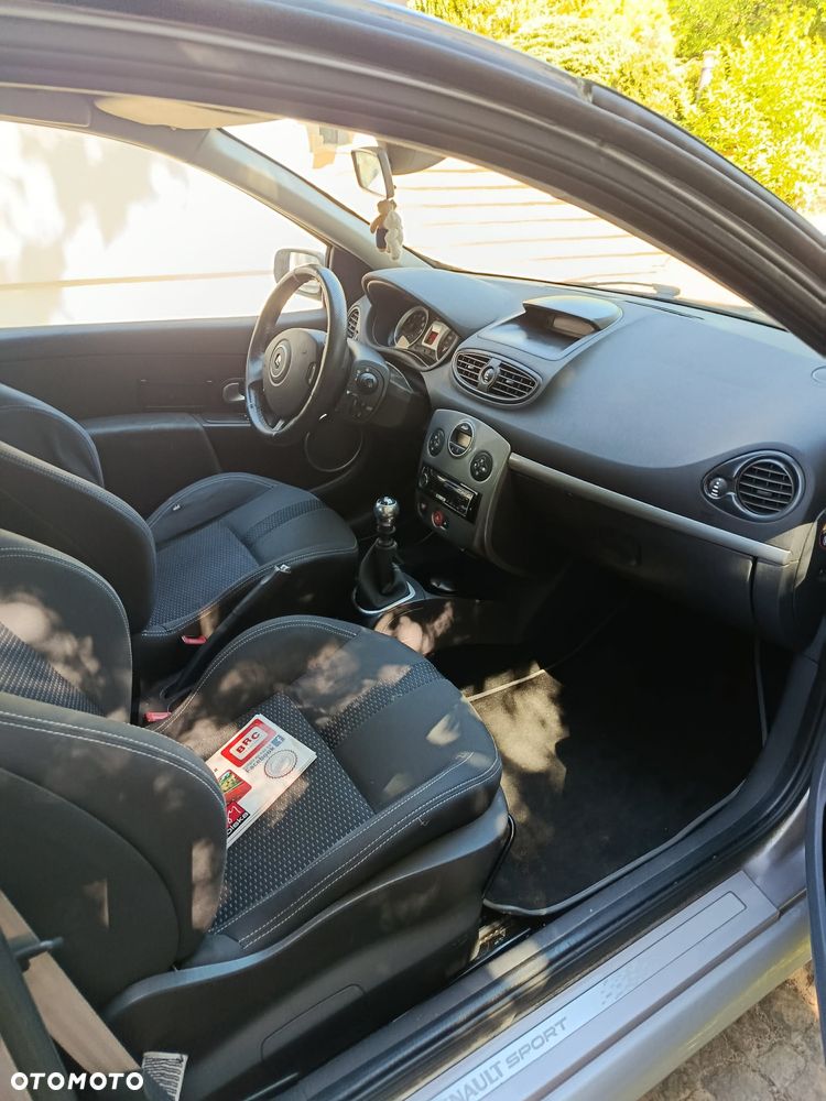 Renault Clio 2.0 16V Sport - 9