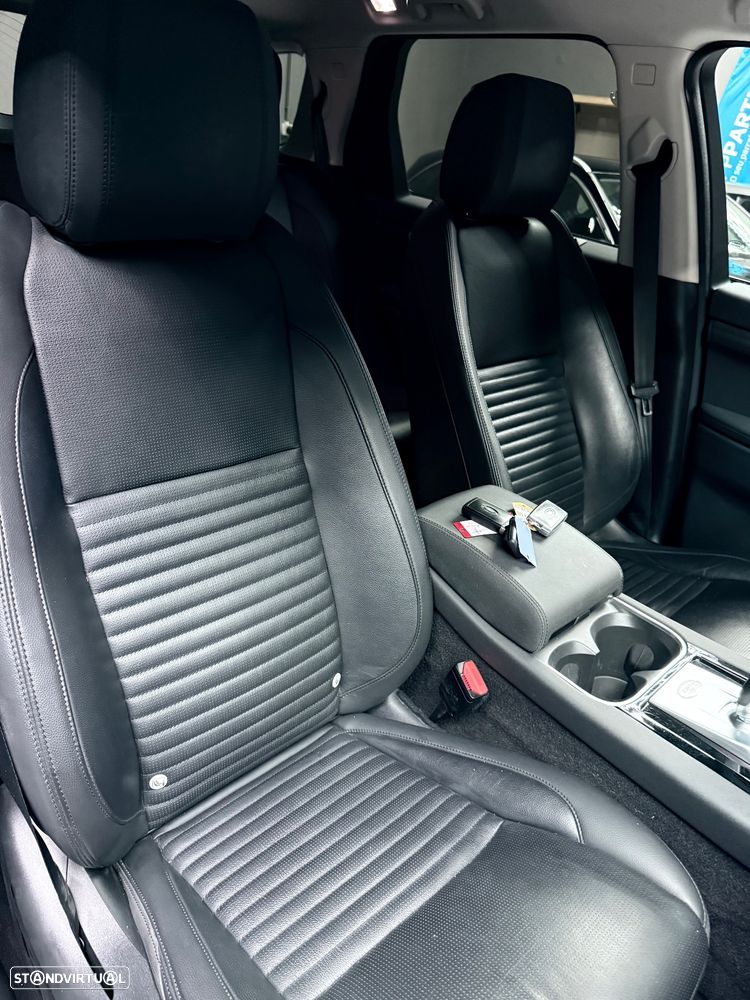 Land Rover Discovery Sport P300e R-Dynamic HSE - 15