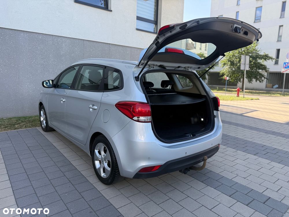 Kia Carens - 26