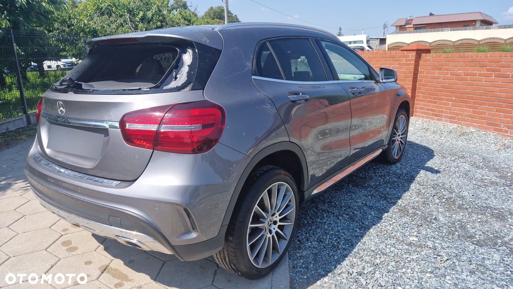 Mercedes-Benz GLA 220 d 4Matic 7G-DCT AMG Line - 6