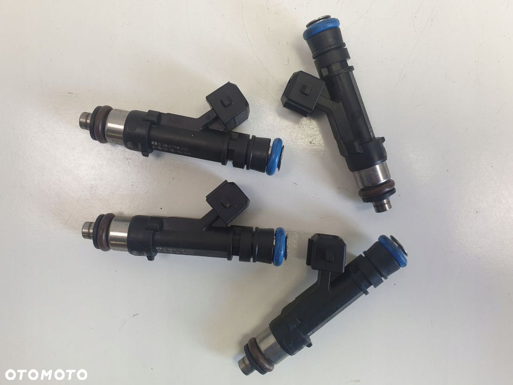 WTRYSKIWACZ Opel Meriva B 1.4 T turbo _ 0280158205 - 1