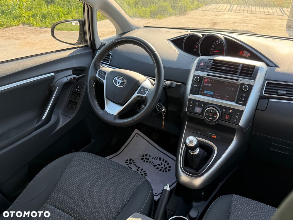 Toyota Verso 2.0 D-4D 5-Sitzer Executive - 32