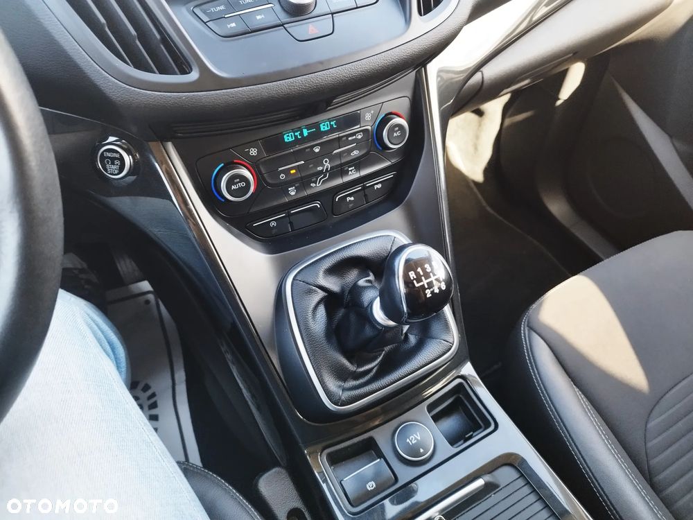 Ford Kuga 1.5 EcoBoost 2x4 Titanium - 36