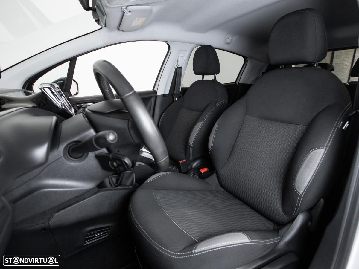 Peugeot 208 - 8