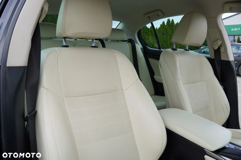 Lexus GS 200t / 300 Elegance - 15