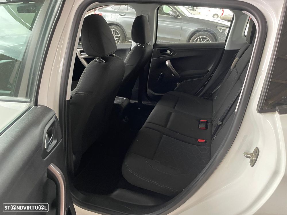 Peugeot 2008 1.6 e-HDi Active - 19