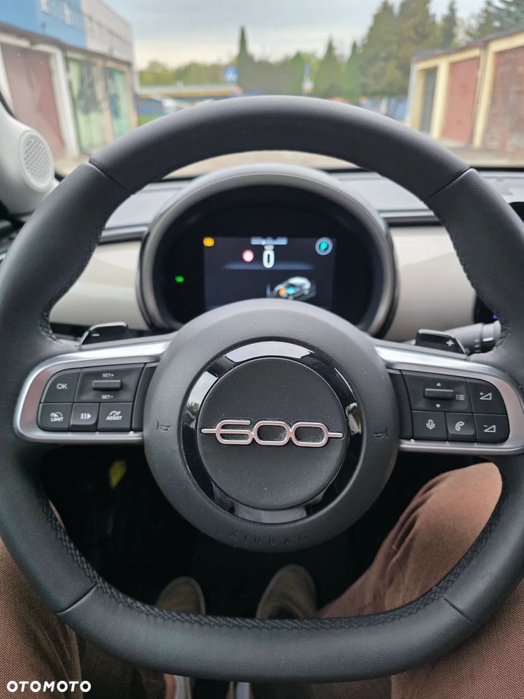 Fiat 600 1.2 Turbo Icon eDCT - 11