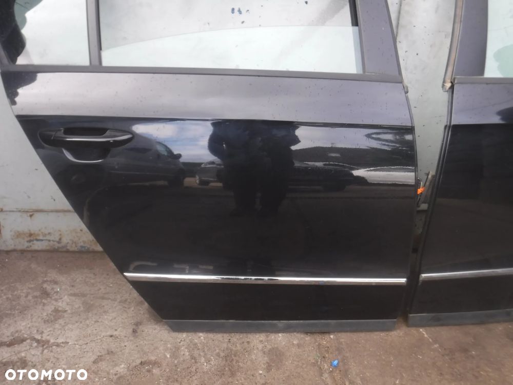 Vw Passat B6 sedan drzwi tyl kpl prawe listwa szyba LC9X - 1
