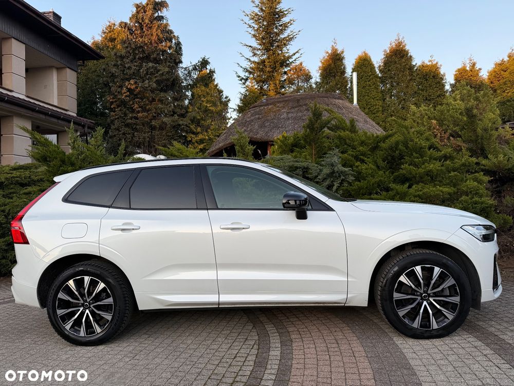 Volvo XC 60 B4 D Plus Dark - 24