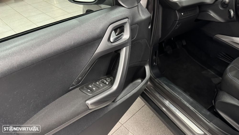 Peugeot 2008 1.2 PureTech Style - 26