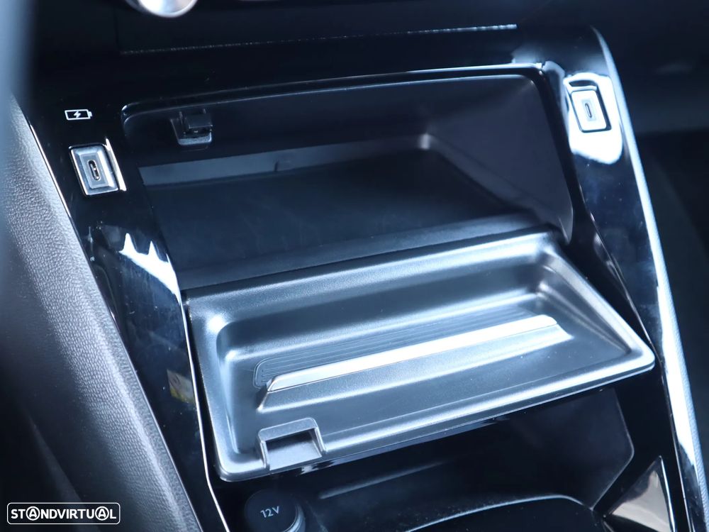 Peugeot e-2008 50 kWh Allure - 52
