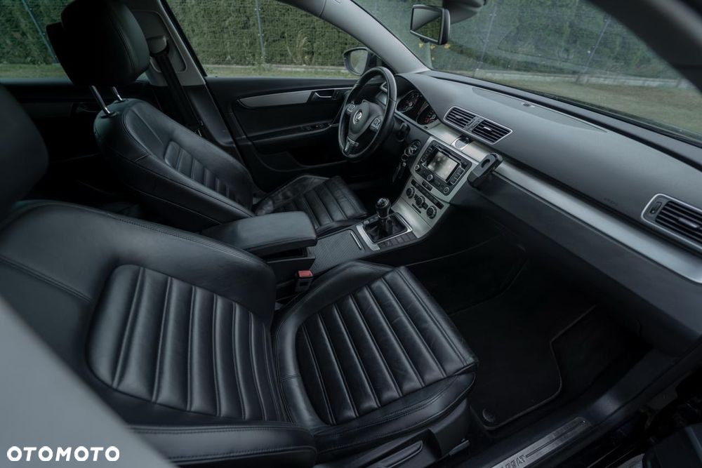 Volkswagen Passat 2.0 TDI Highline - 13