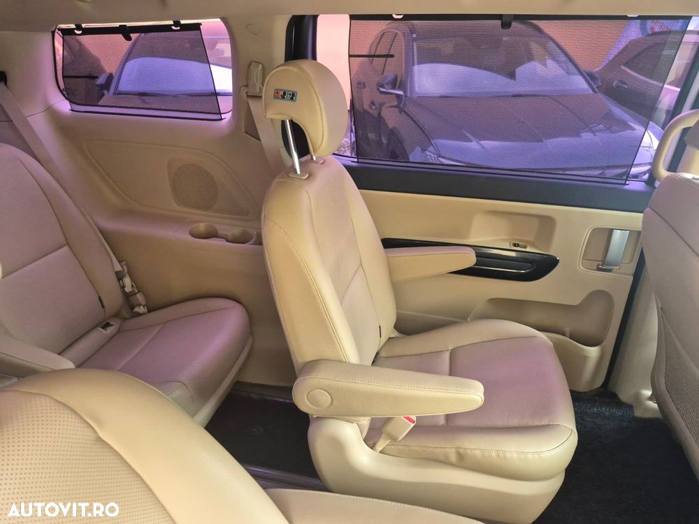 Kia Carnival - 13