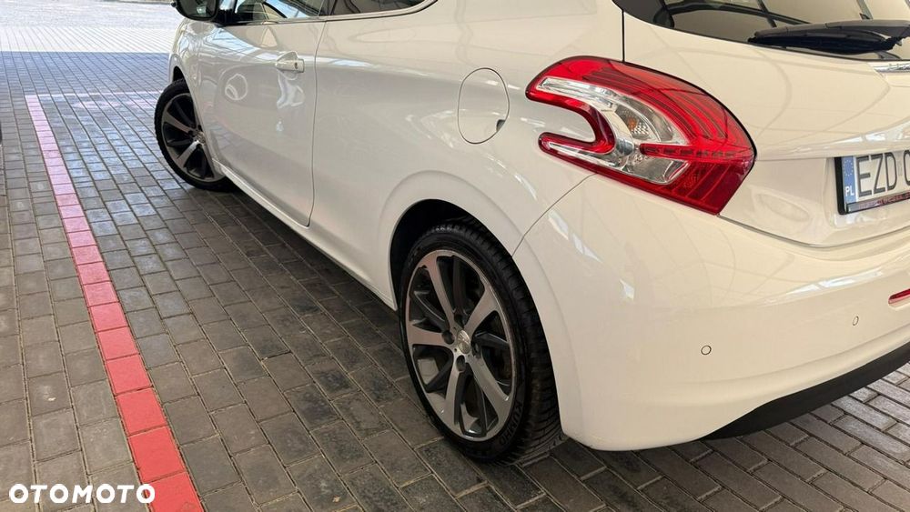 Peugeot 208 - 15