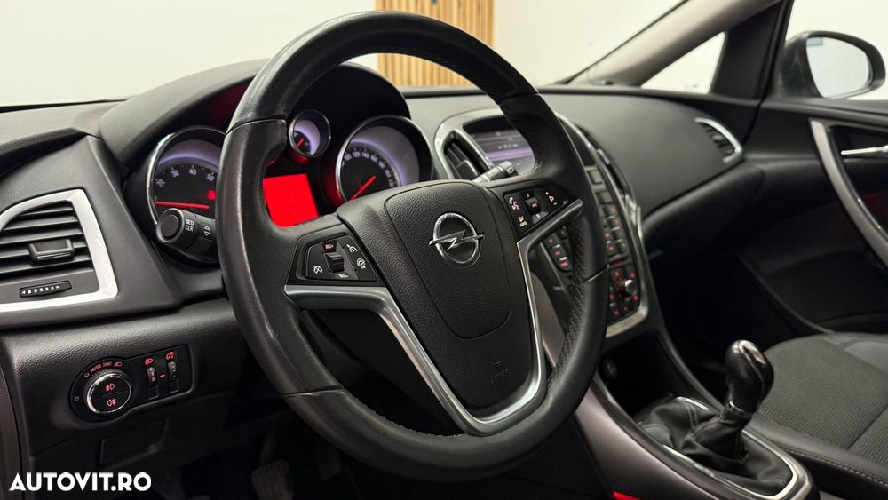 Opel Astra 1.4 Turbo ECOTEC Cosmo - 18