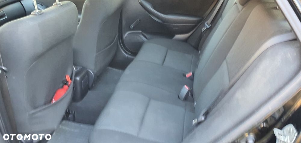 Toyota Avensis 2.0 D-4D Luna - 11