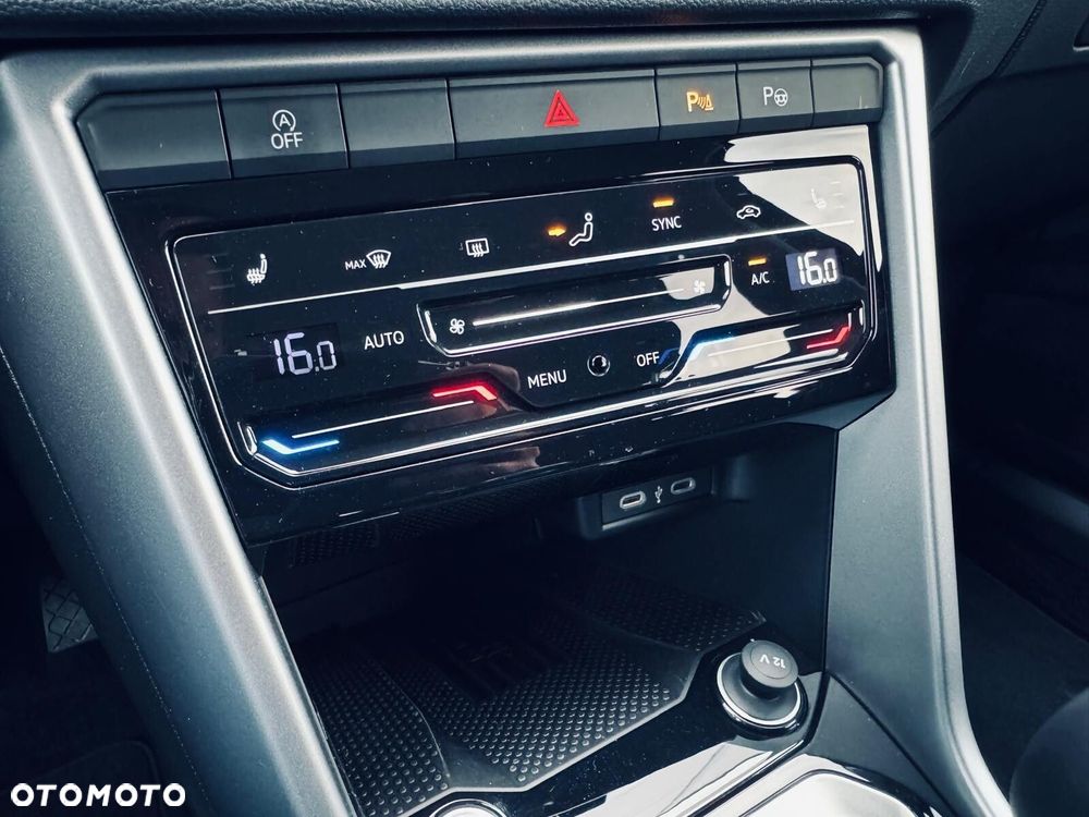 Volkswagen T-Roc 1.5 TSI Life - 29