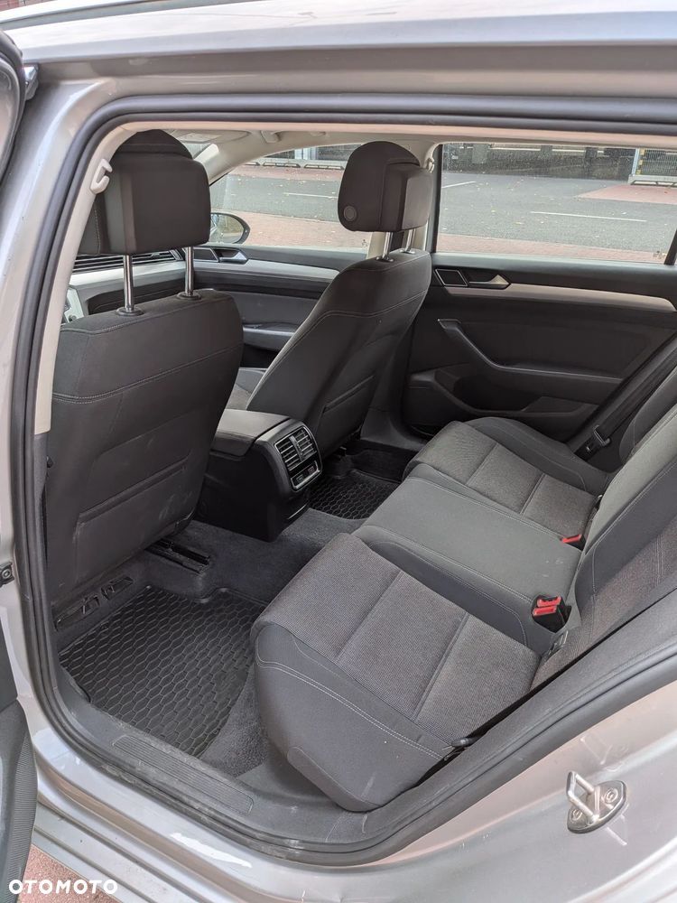 Volkswagen Passat - 14