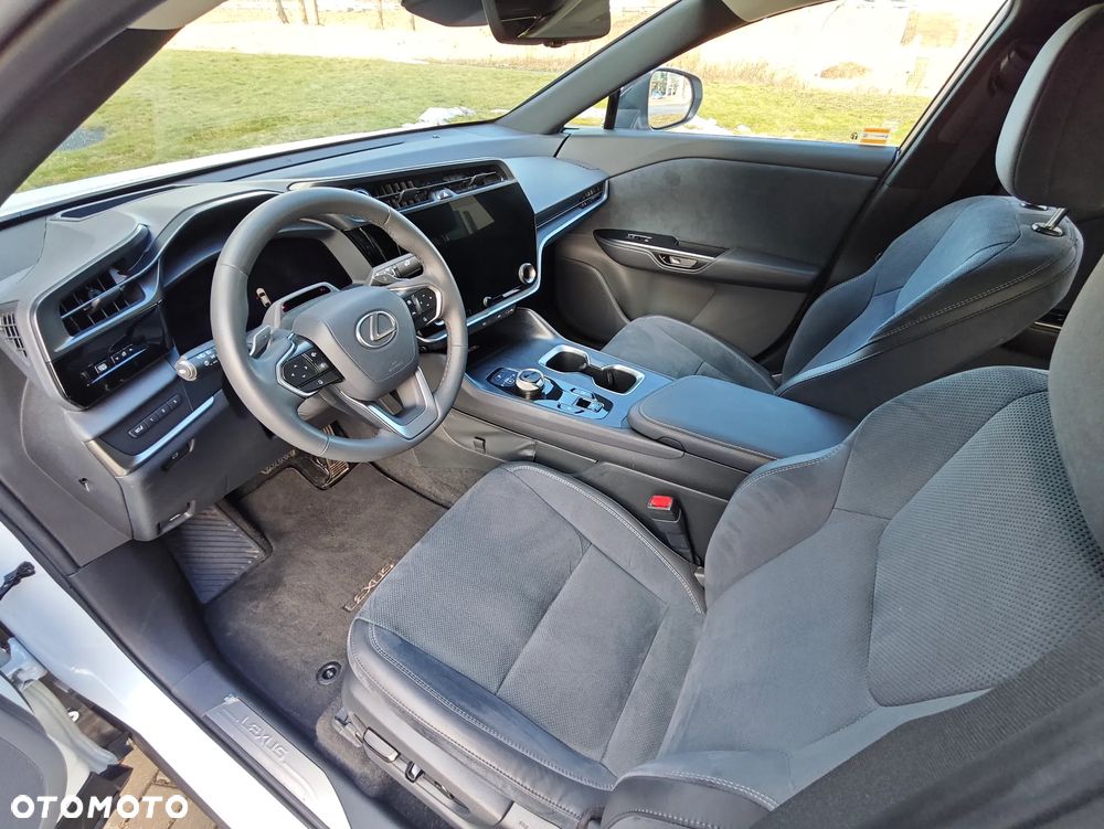 Lexus RZ 450e Omotenashi DIRECT4 - 3