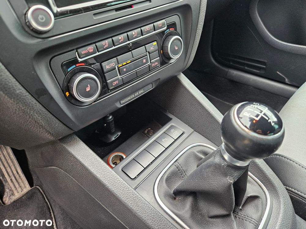 Volkswagen Jetta 1.6 TDI DPF Highline - 19