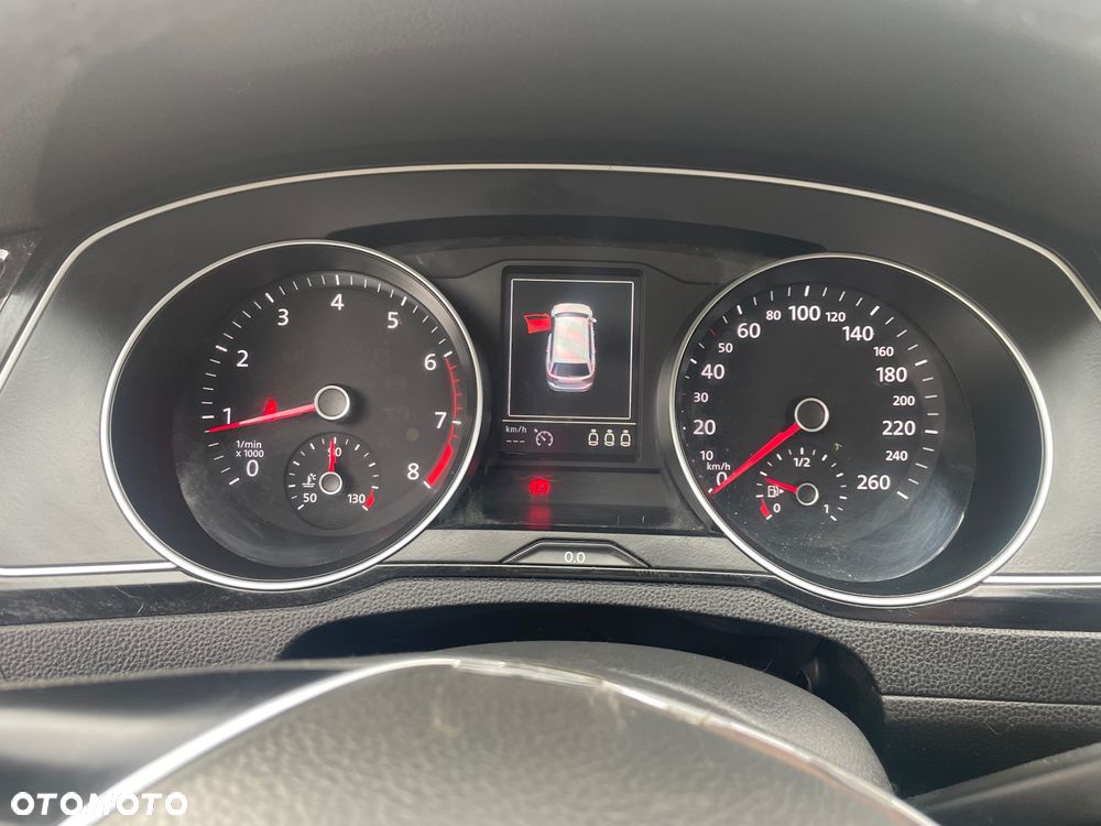 Volkswagen Passat - 12