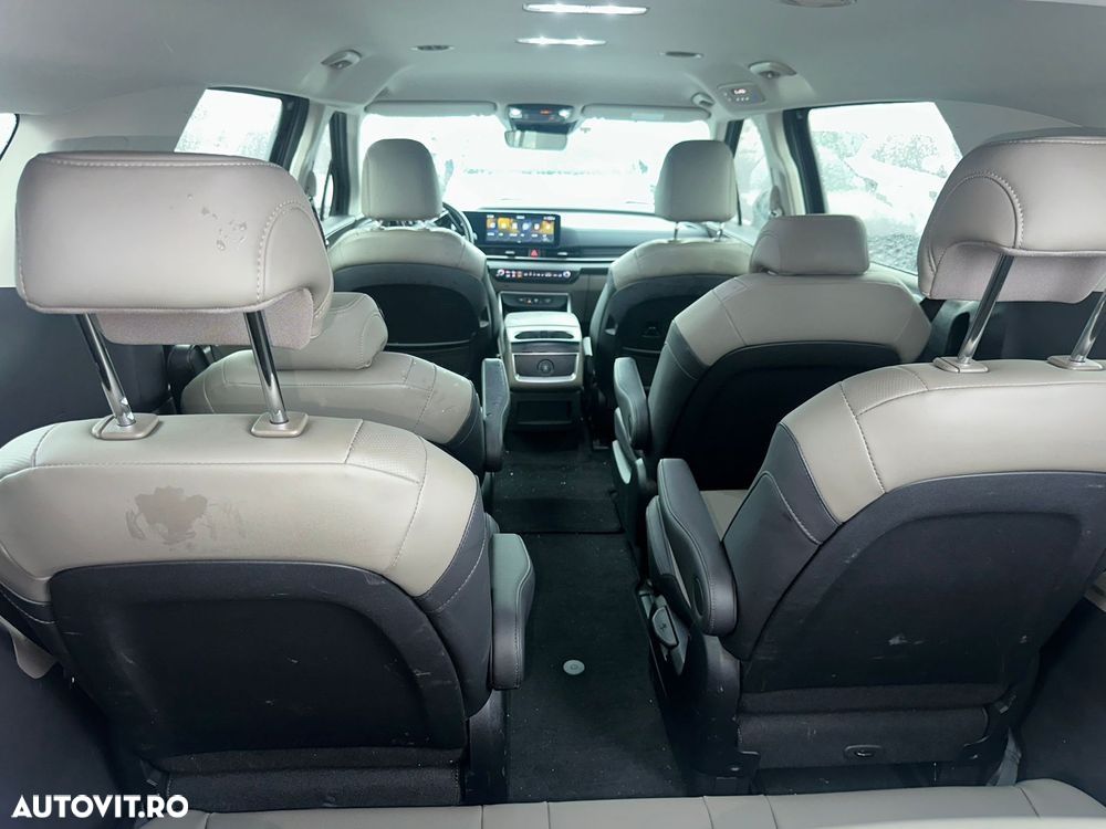 Kia Carnival - 11