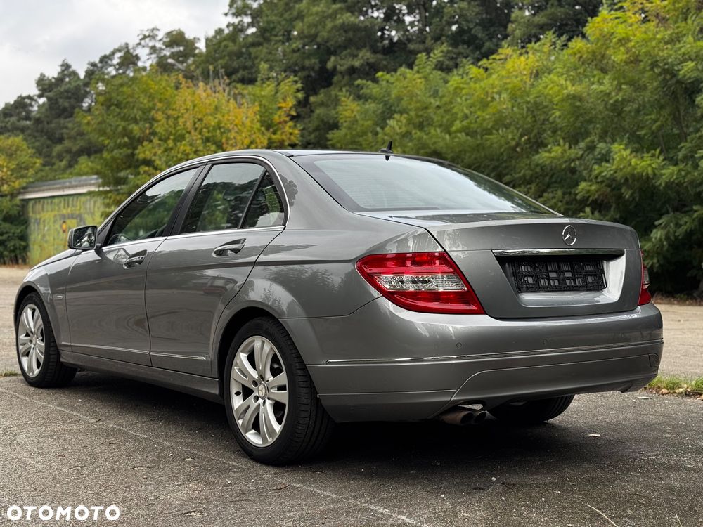 Mercedes-Benz Klasa C 180 CGI Automatik BlueEFFICIENCY Avantgarde - 10