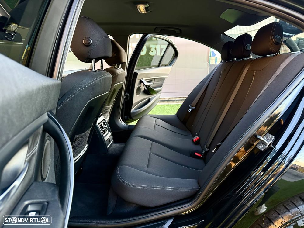 BMW 320 d Auto Line Sport - 27