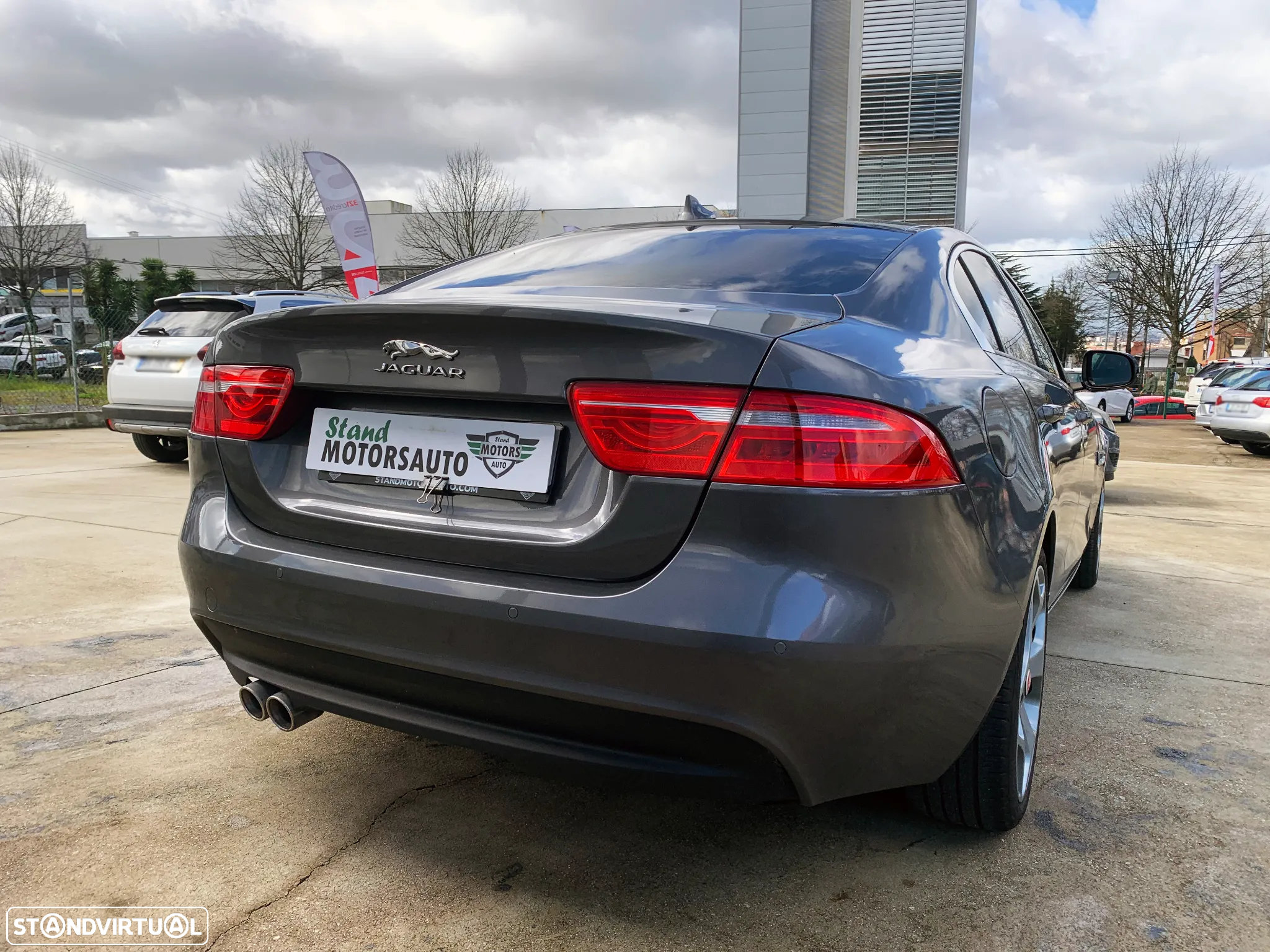 Jaguar XE 2.0 D Prestige Aut. - 4