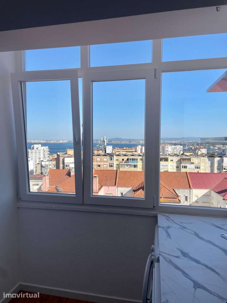Quarto - localizado em Almada Lisbon - Grande imagem: 5/13