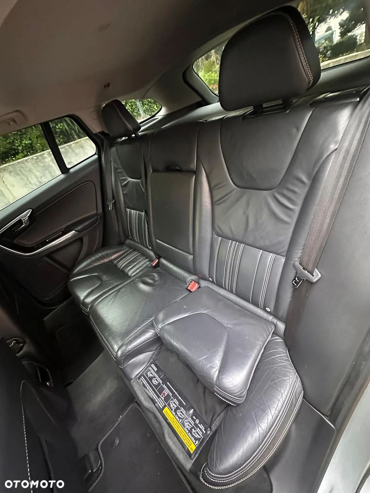Volvo V60 D5 AWD R-Design Summum - 34