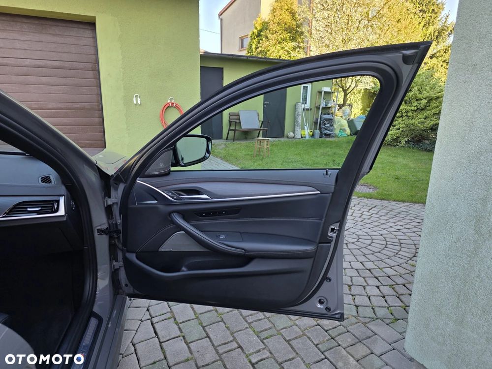 BMW Seria 5 540i xDrive mHEV M Sport sport - 19