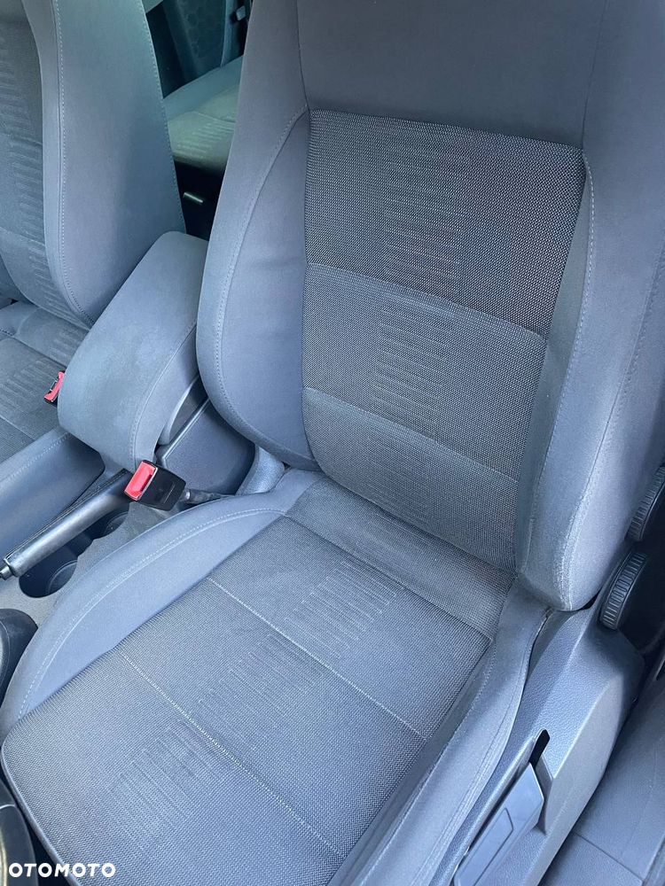 Volkswagen Touran - 15
