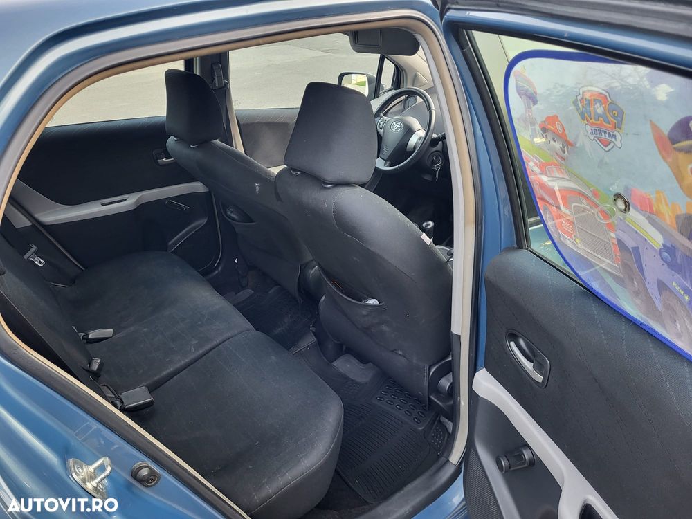Toyota Yaris 1.3 Aut Luna - 1