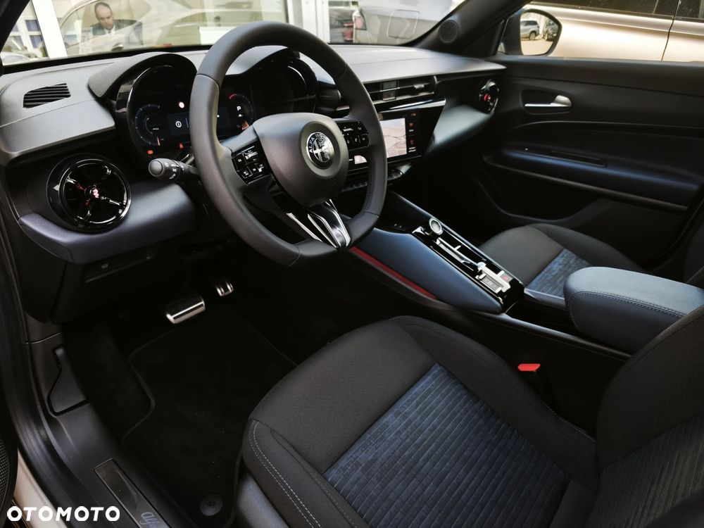 Alfa Romeo Junior 1.2 mHEV Sprint eDCT - 14