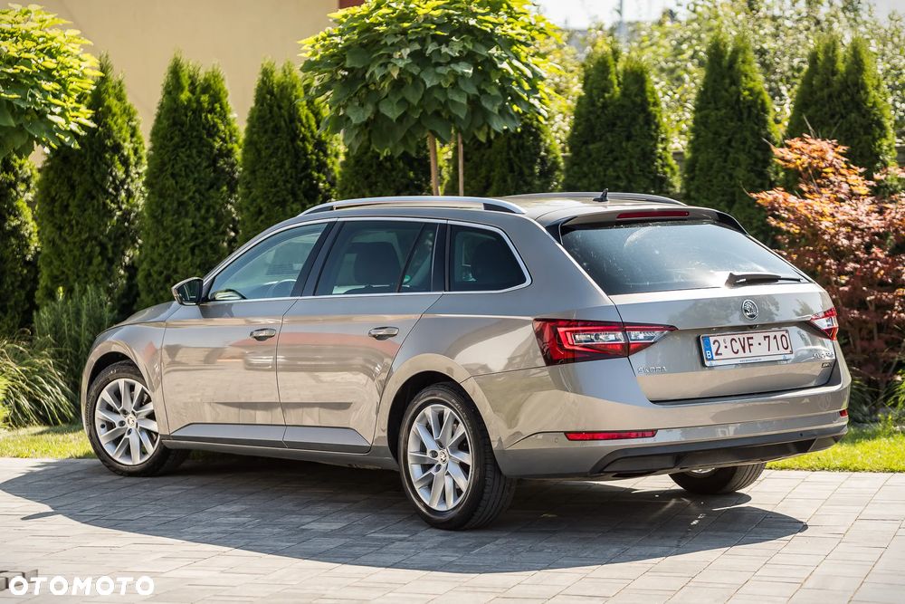 Skoda Superb 2.0 TDI Sportline - 9