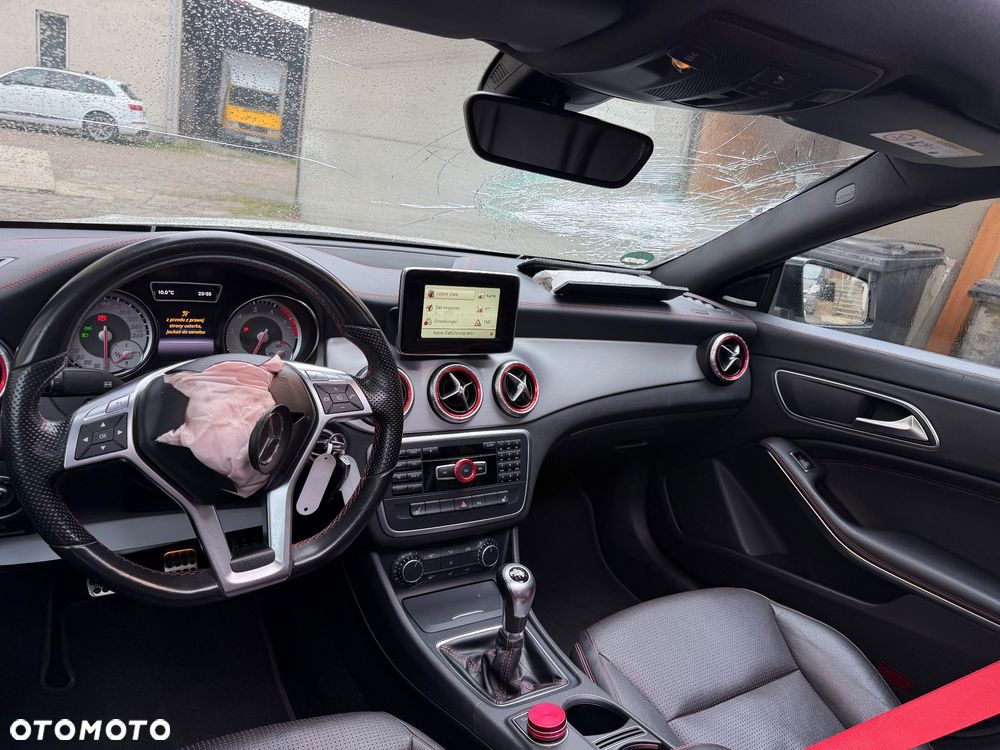 Mercedes-Benz CLA 180 AMG Line - 29