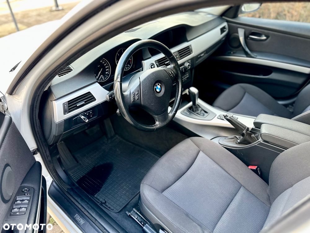 BMW Seria 3 318d DPF Edition Sport - 17