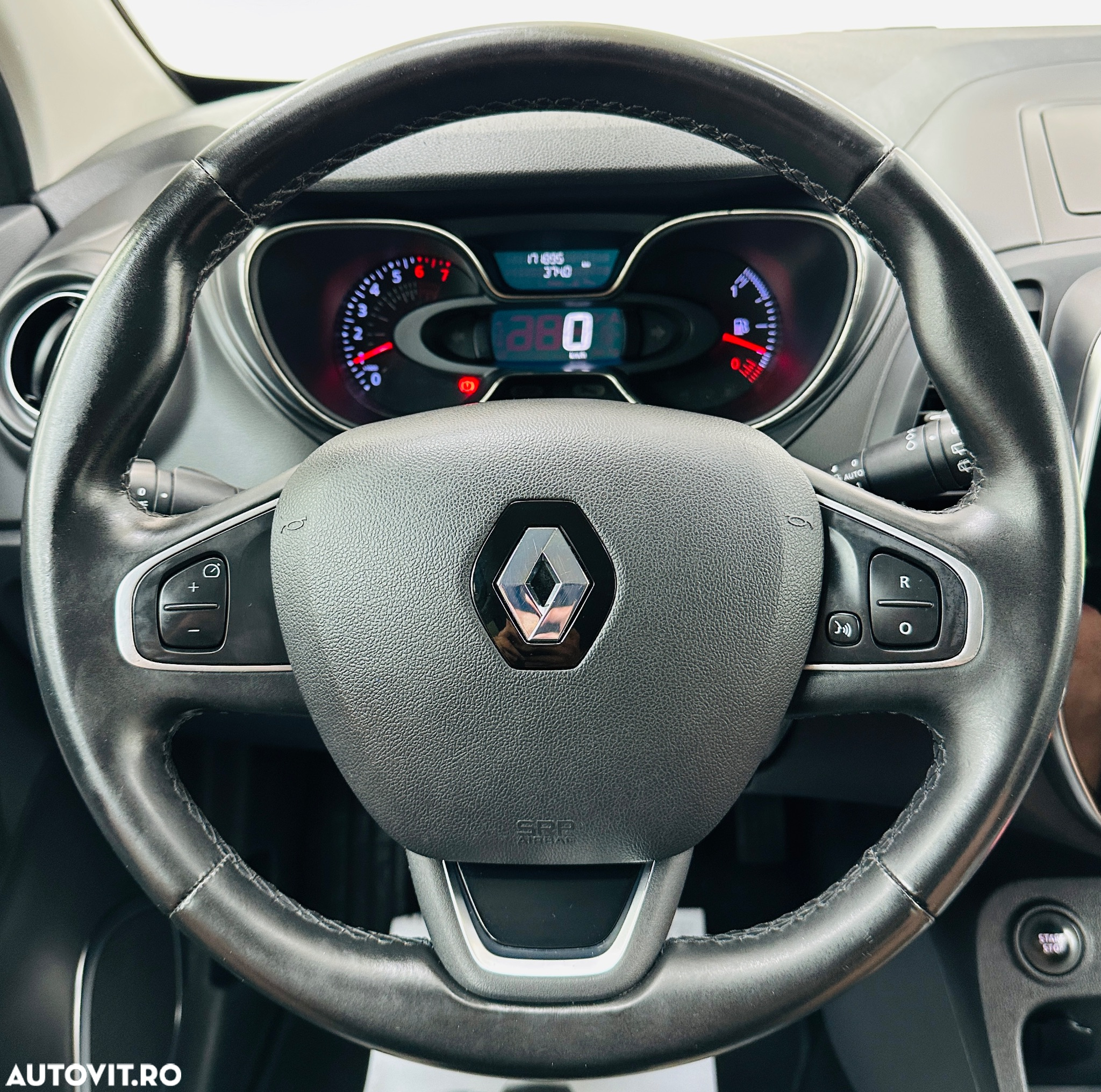 Renault Captur - 36