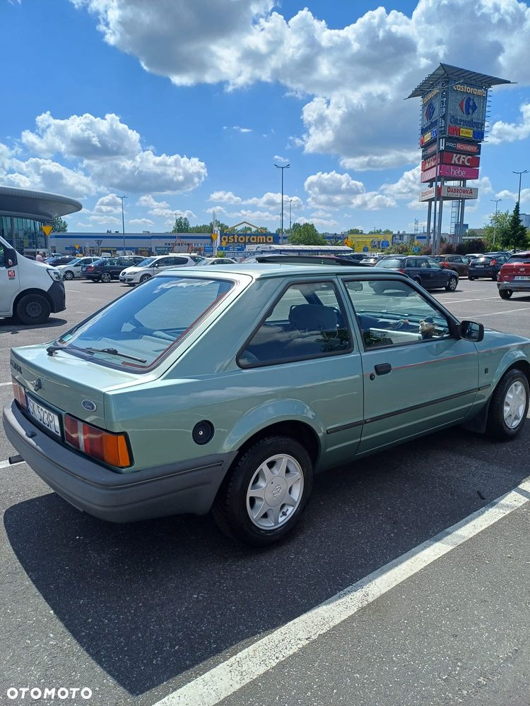 Ford Escort - 12