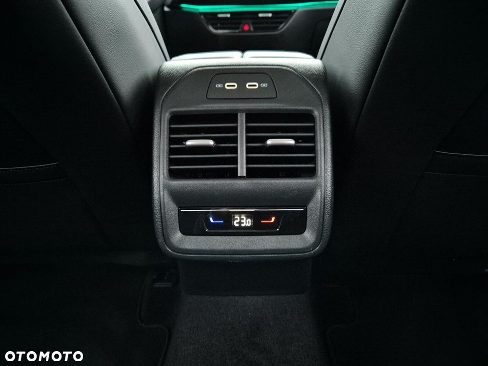 Volkswagen Passat - 16