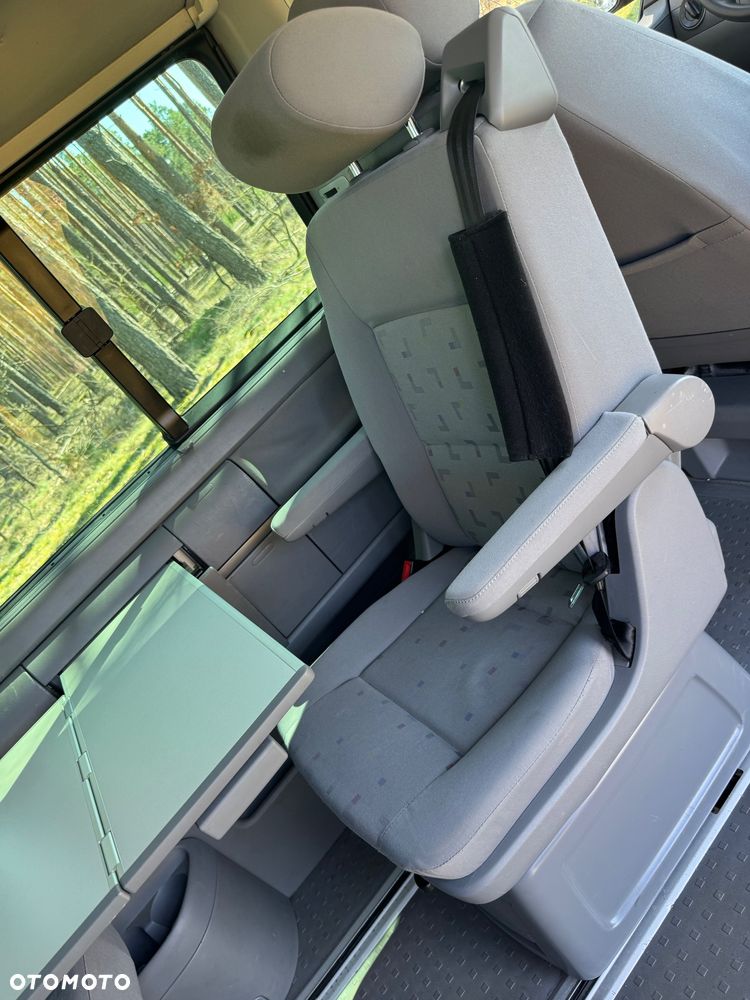 Volkswagen Multivan - 18