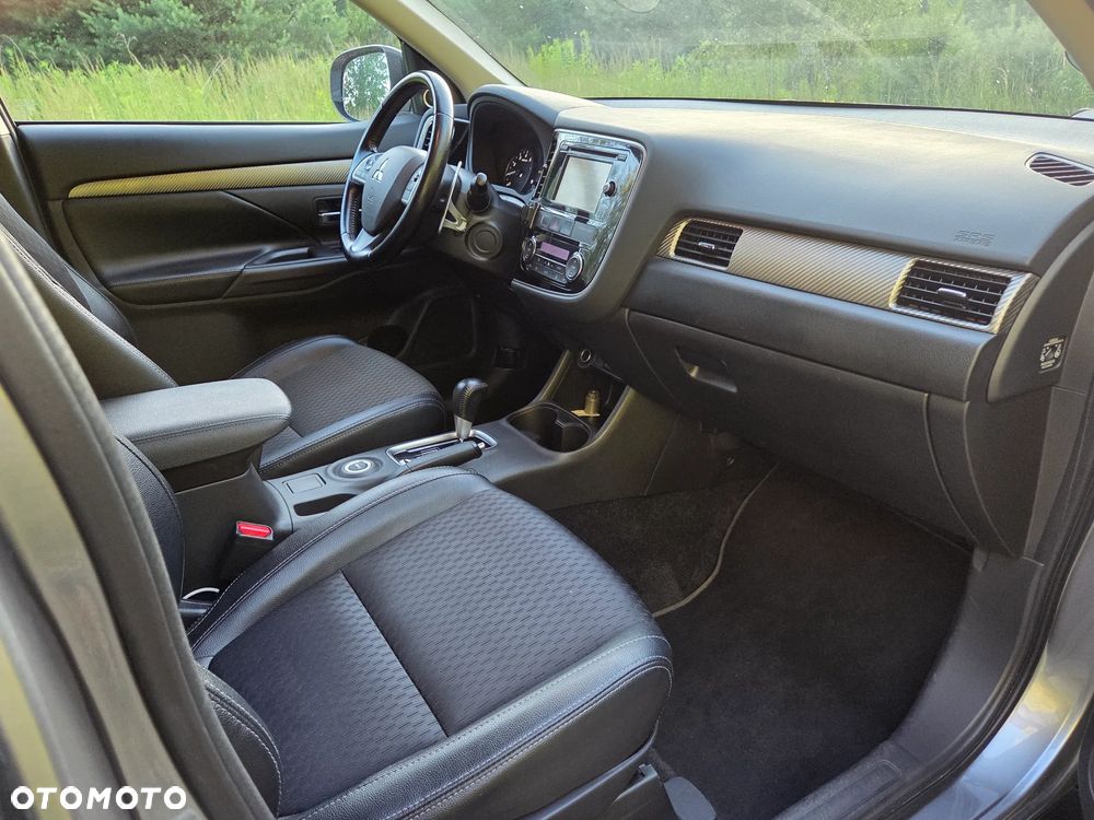 Mitsubishi Outlander 2.0 Intense + CVT - 25