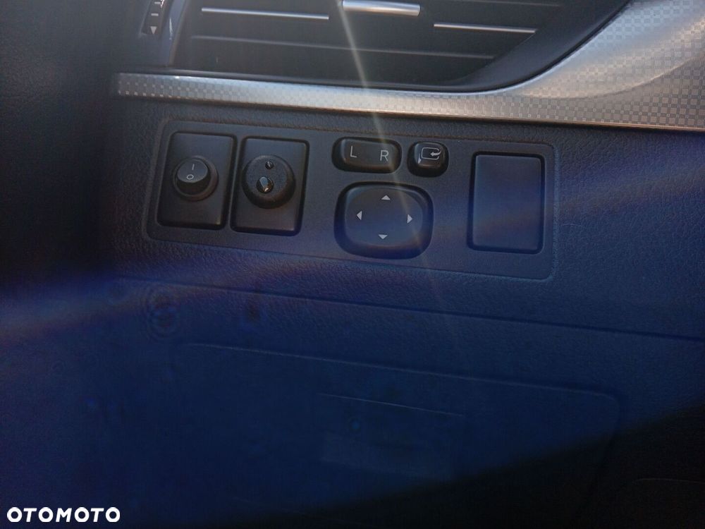 Toyota Avensis - 18