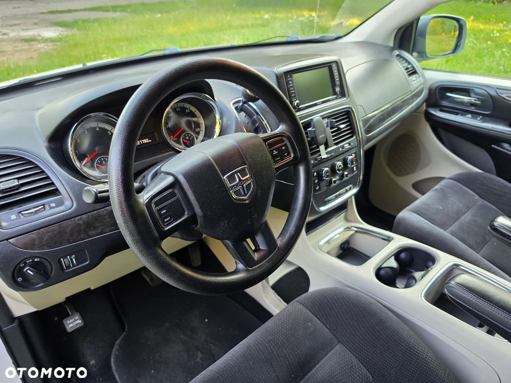Dodge Grand Caravan - 32