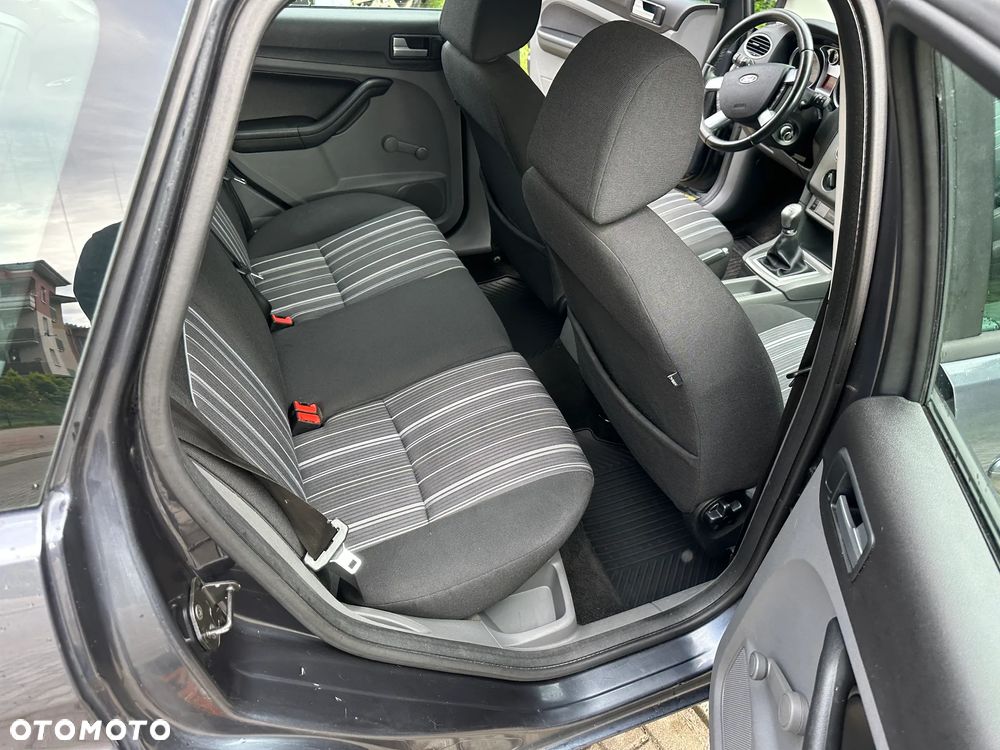 Ford Focus 1.8 Titanium - 8