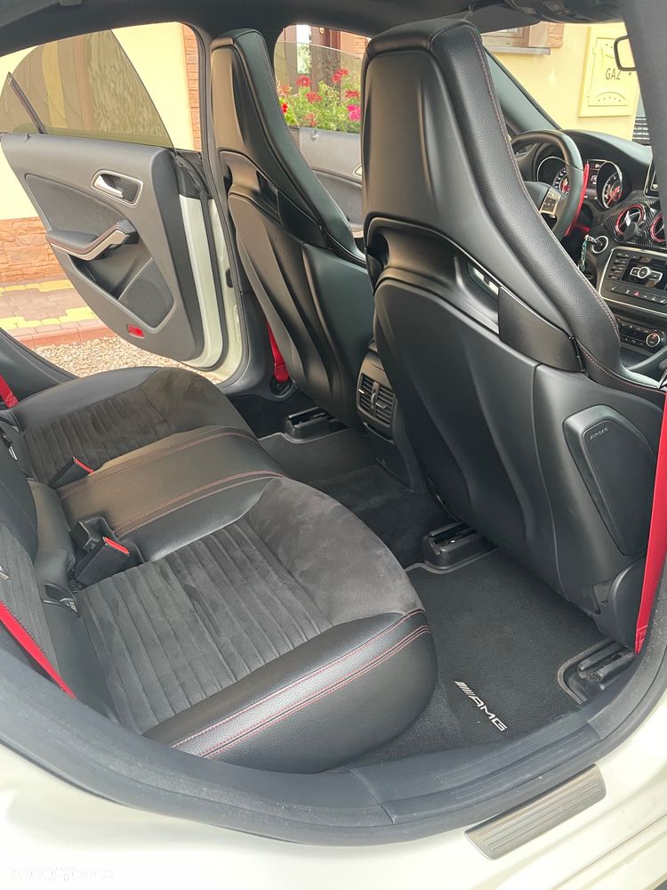 Mercedes-Benz CLA - 33