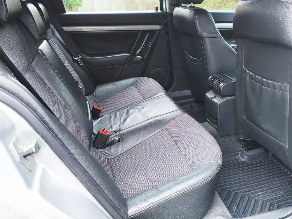 Opel Vectra 1.9 CDTI Sport / GTS - 11