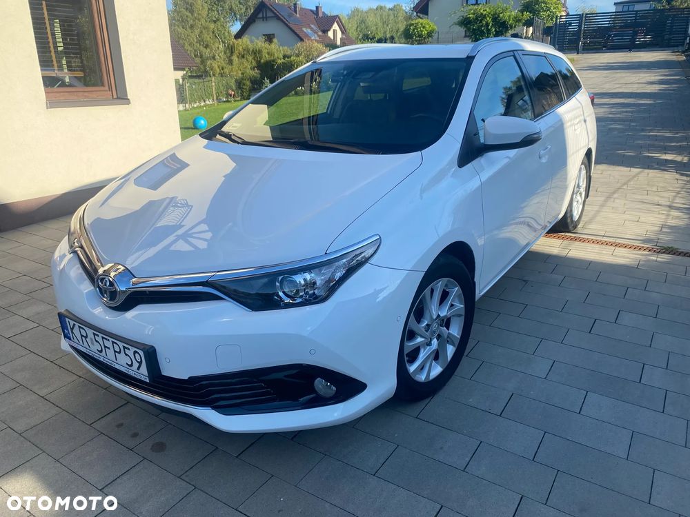 Toyota Auris 2017 photo 2