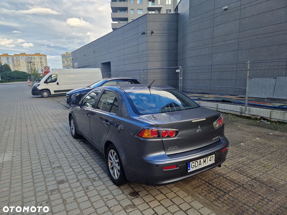 Mitsubishi Lancer 1.6 Invite - 1